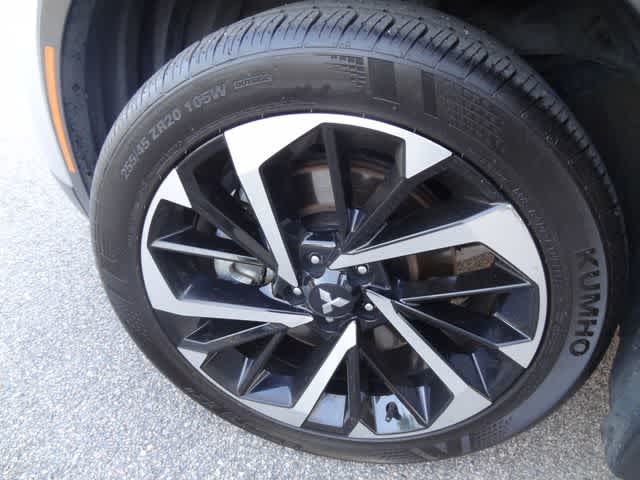 Thumbnail: 2024 Mitsubishi Outlander - 41