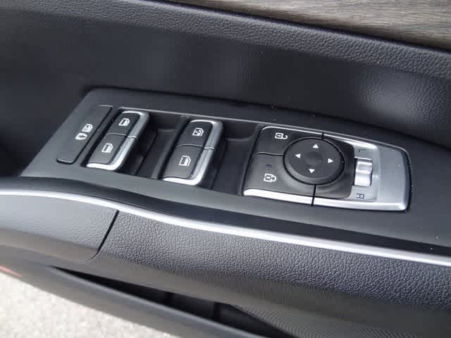 Thumbnail: 2023 Kia Sorento - 18