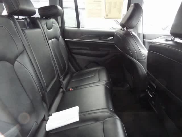 Thumbnail: 2023 Jeep Grand Cherokee - 10