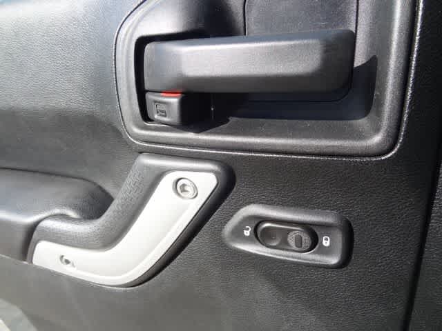 Thumbnail: 2017 Jeep Wrangler - 16