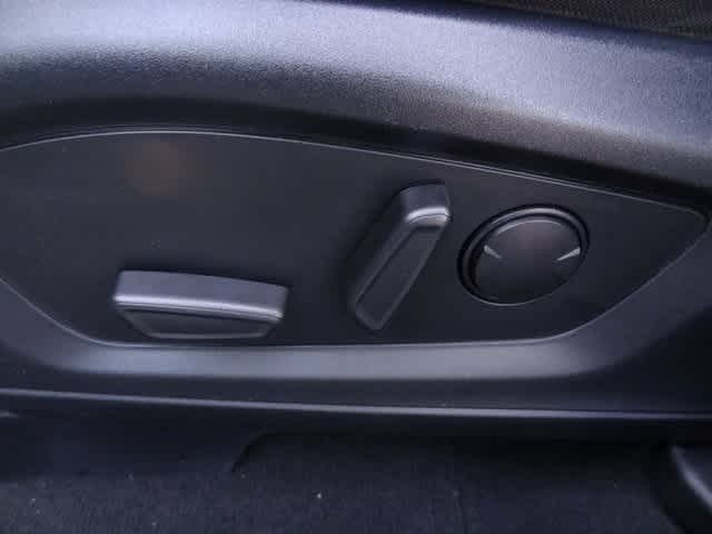 Thumbnail: 2022 Ford Explorer - 6