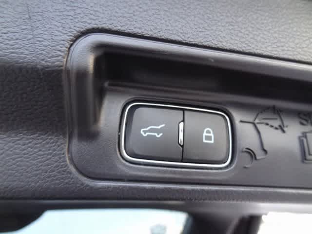 Thumbnail: 2022 Ford Explorer - 10