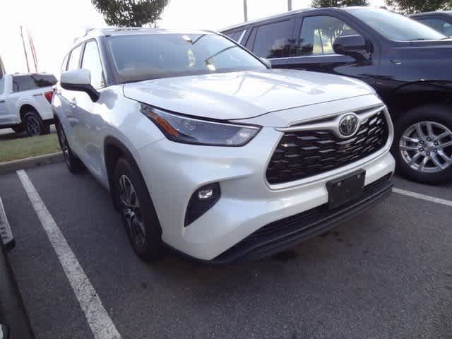 Thumbnail: 2023 Toyota Highlander - 3