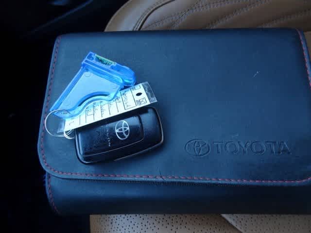 Thumbnail: 2019 Toyota Avalon - 41