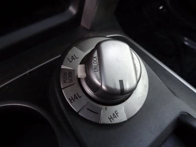 Thumbnail: 2018 Toyota 4Runner - 31