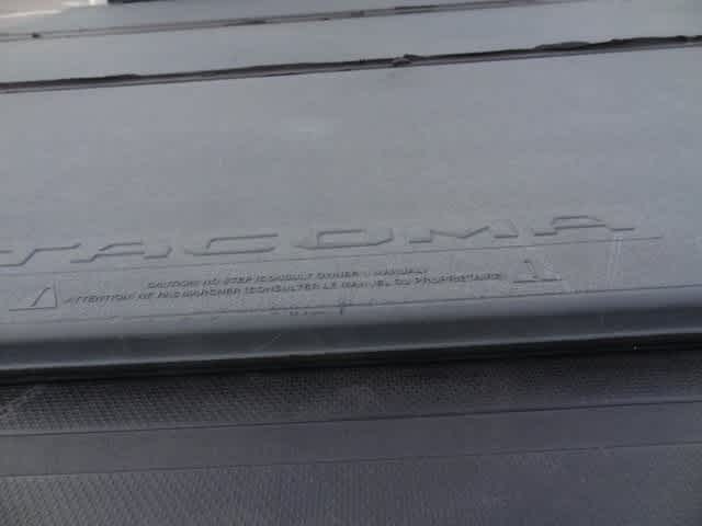 Thumbnail: 2016 Toyota Tacoma - 9