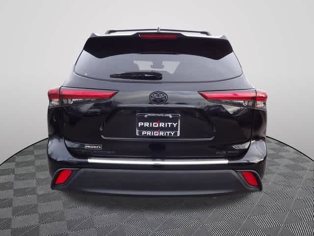 Thumbnail: 2022 Toyota Highlander - 3