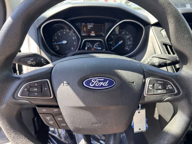 2017 Ford Focus SE 21