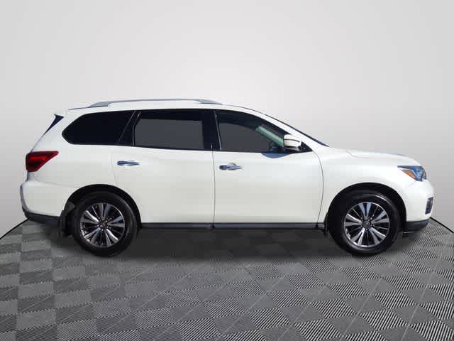 Thumbnail: 2017 Nissan Pathfinder - 3