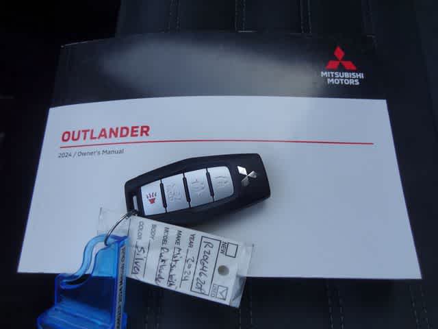 Thumbnail: 2024 Mitsubishi Outlander - 40