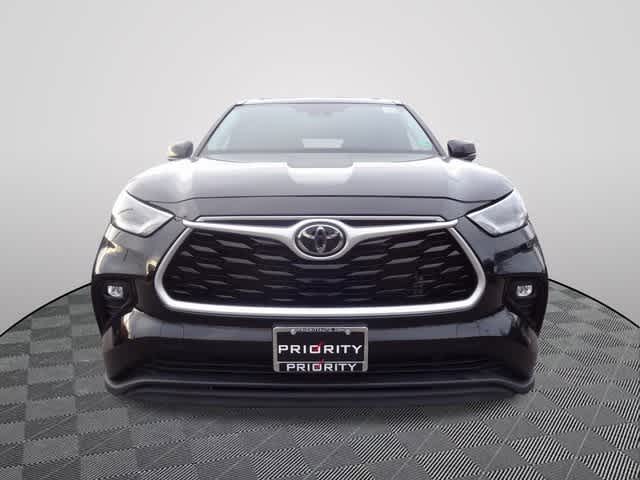 Thumbnail: 2022 Toyota Highlander - 5
