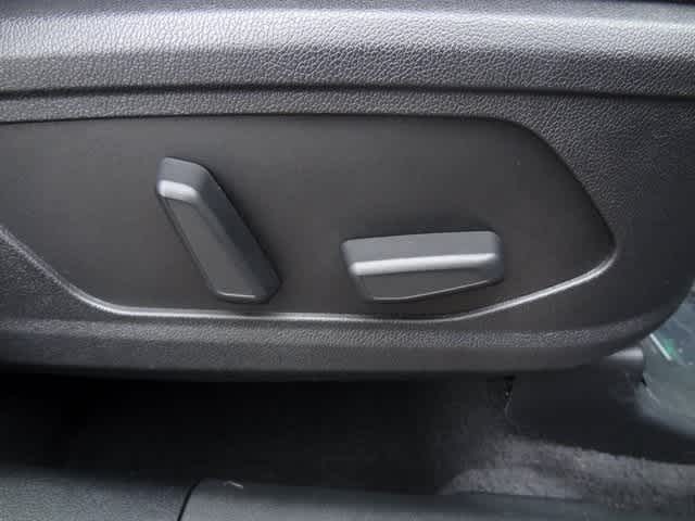 Thumbnail: 2023 Kia Sorento - 16