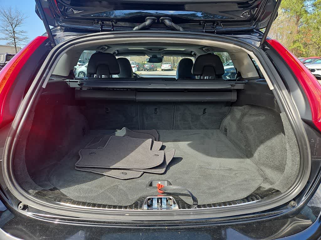 Thumbnail: 2015 Volvo V60 - 28