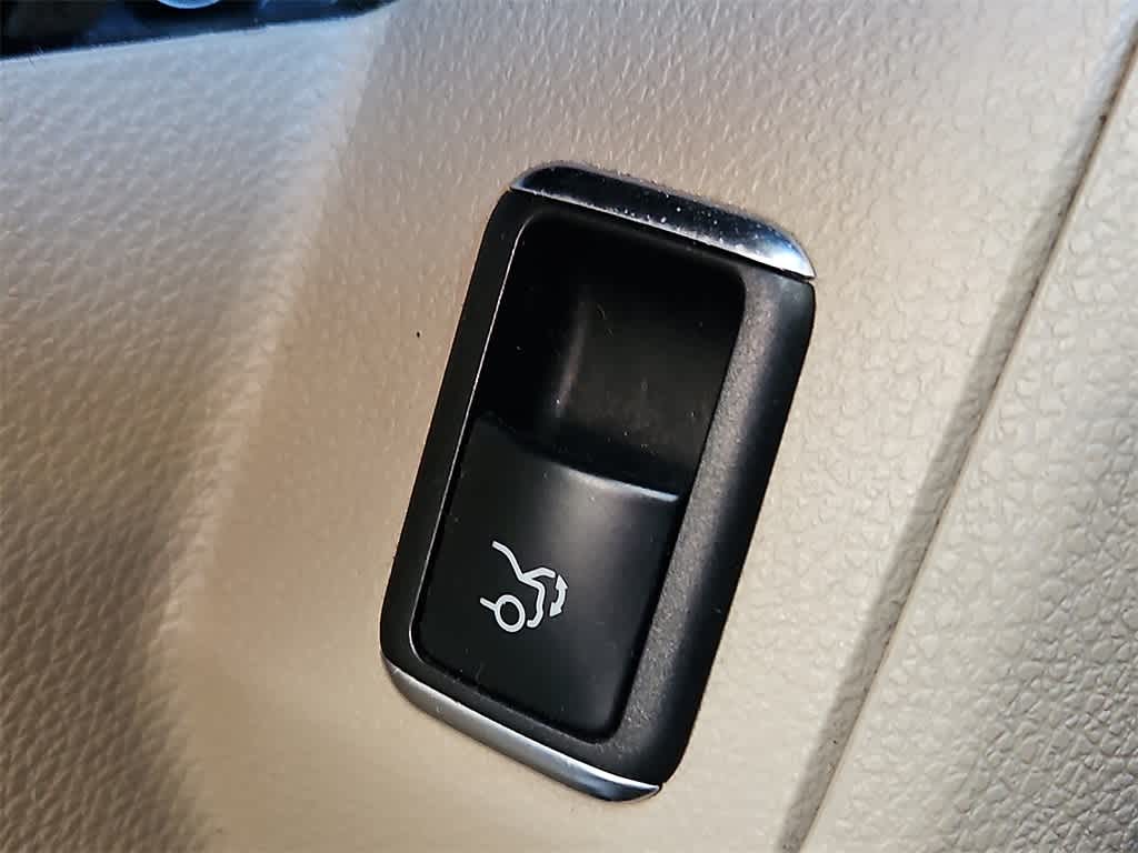 Thumbnail: 2011 Mercedes-Benz GLK - 23