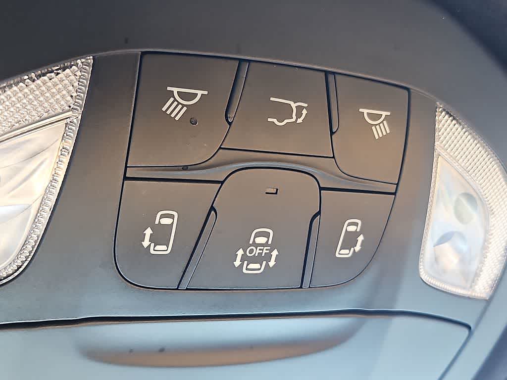 Thumbnail: 2023 Chrysler Pacifica - 21