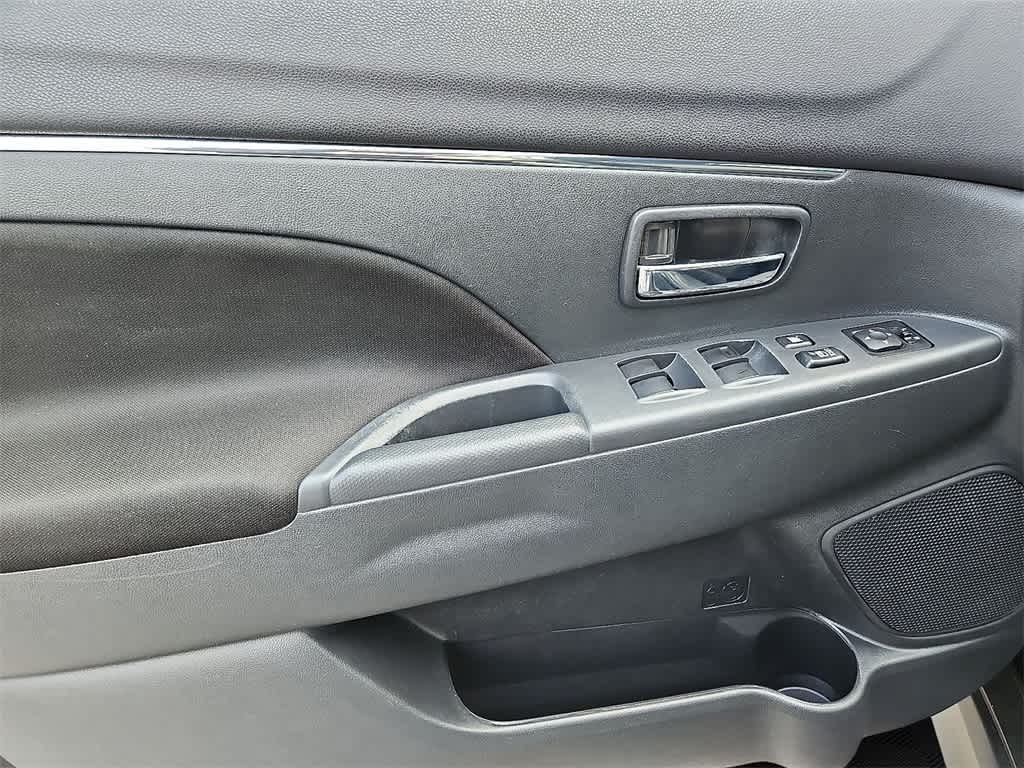 Thumbnail: 2022 Mitsubishi Outlander Sport - 8