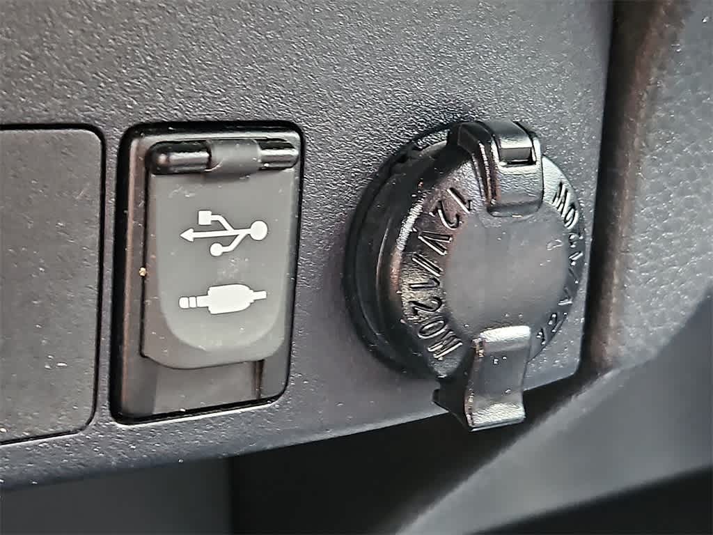 Thumbnail: 2015 Toyota RAV4 - 24