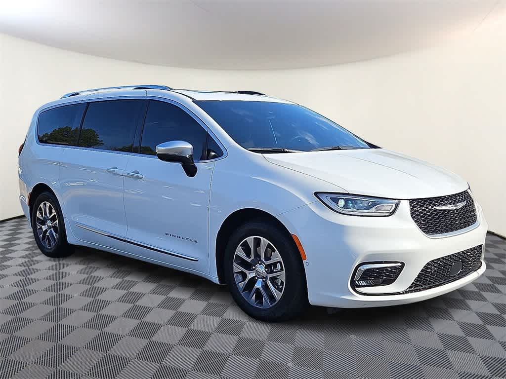 Thumbnail: 2023 Chrysler Pacifica - 3