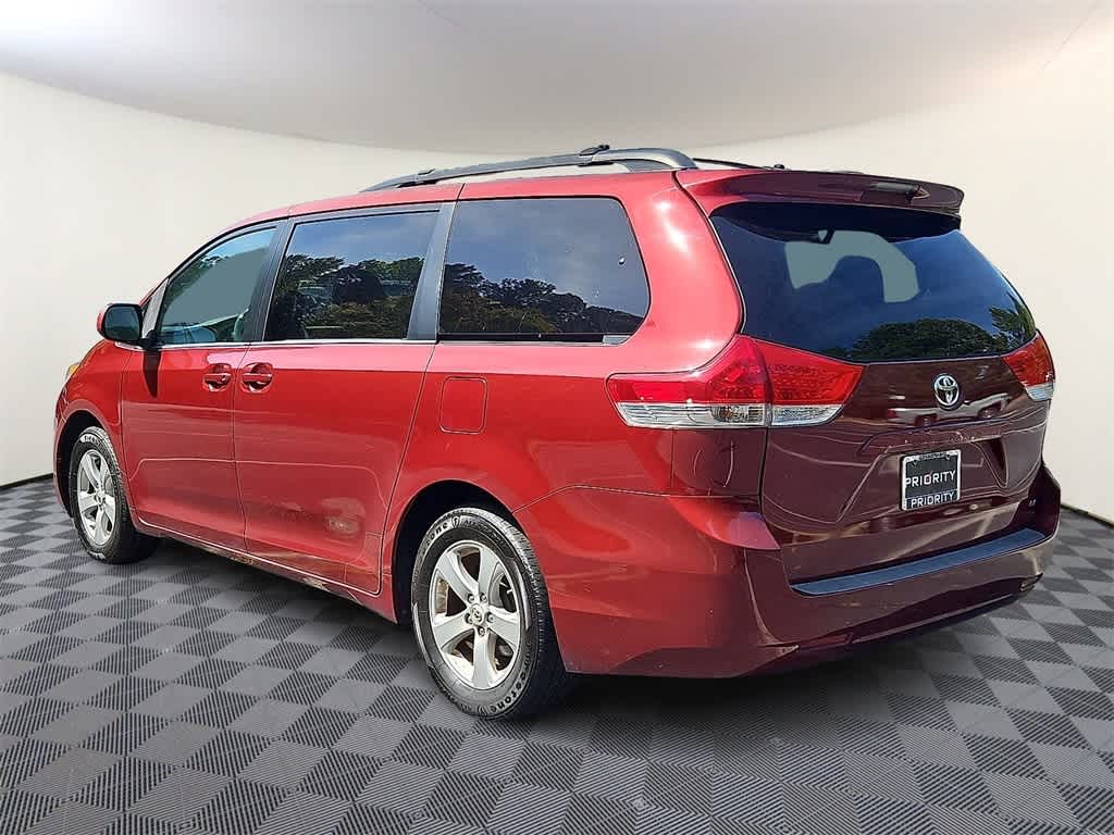 Thumbnail: 2011 Toyota Sienna - 6