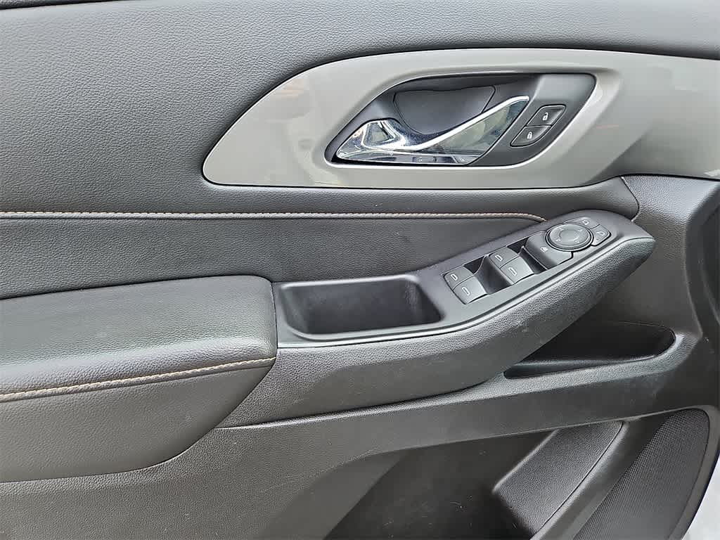 Thumbnail: 2018 Chevrolet Traverse - 11