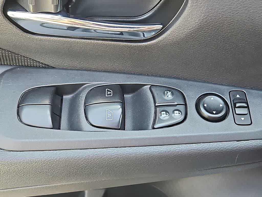 Thumbnail: 2023 Nissan Kicks - 24