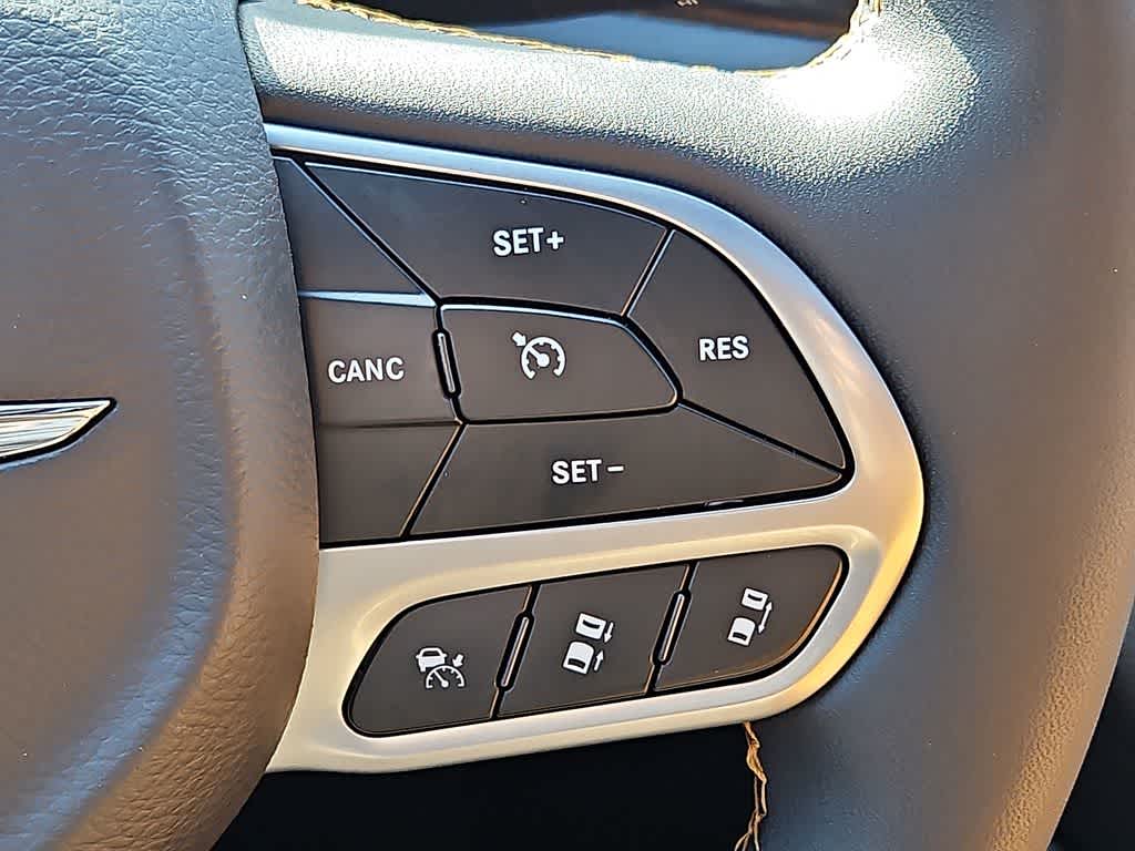 Thumbnail: 2023 Chrysler Pacifica - 19