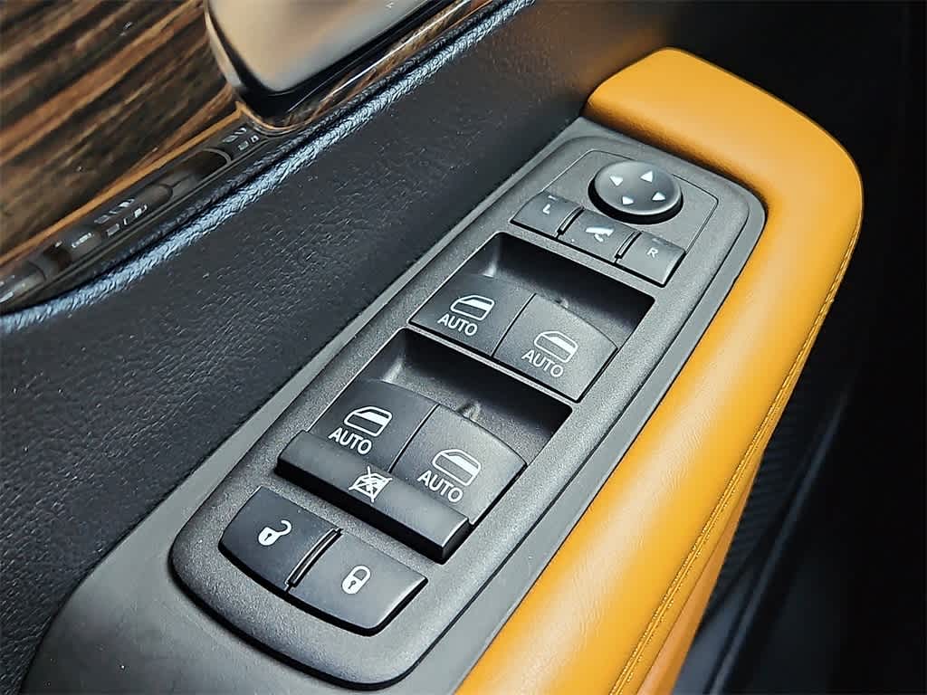 Thumbnail: 2023 Chrysler Pacifica - 25