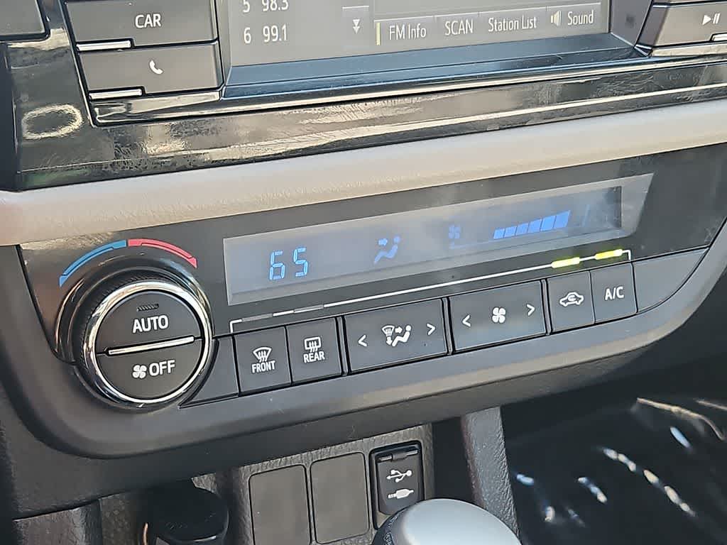 Thumbnail: 2015 Toyota Corolla - 15