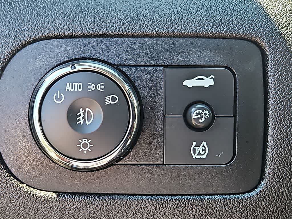 Thumbnail: 2011 Chevrolet Impala - 22