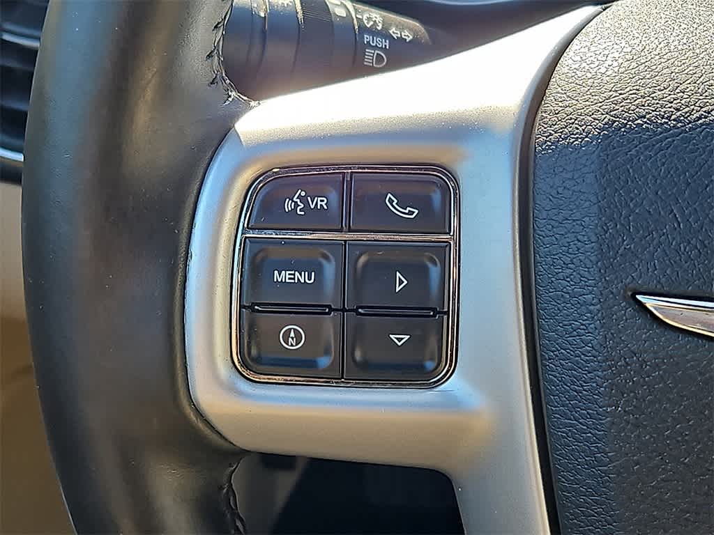 Thumbnail: 2011 Chrysler 200 - 17