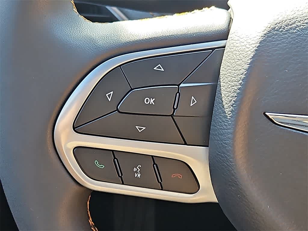 Thumbnail: 2023 Chrysler Pacifica - 20