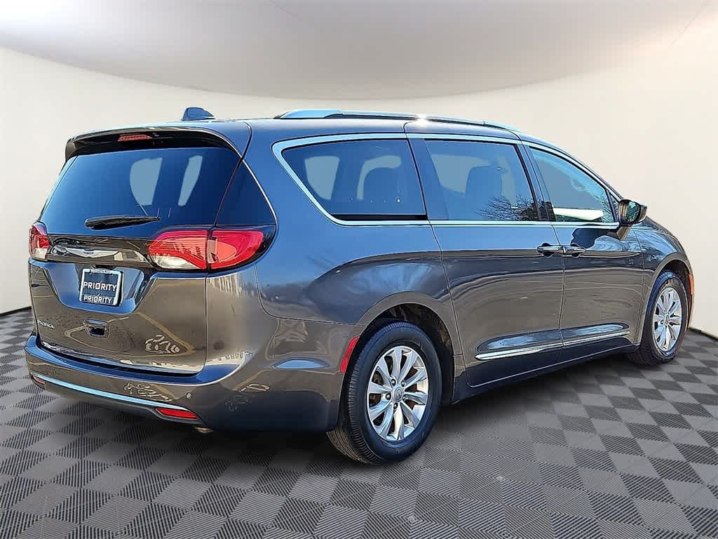 Thumbnail: 2019 Chrysler Pacifica - 4
