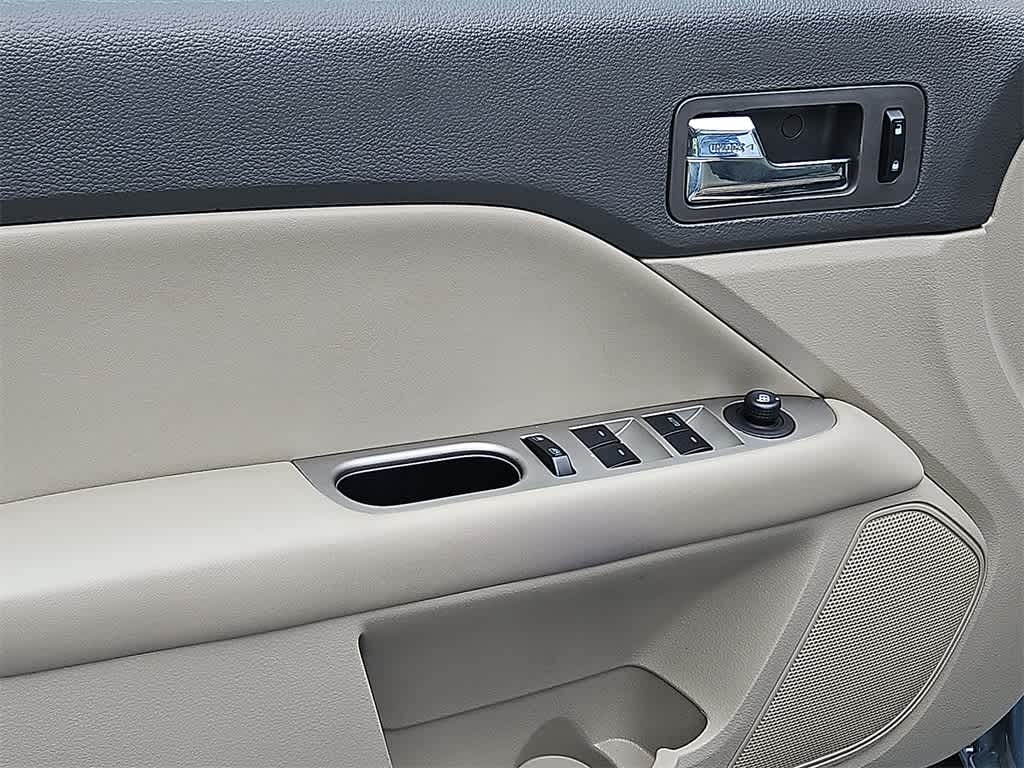 Thumbnail: 2010 Ford Fusion - 12
