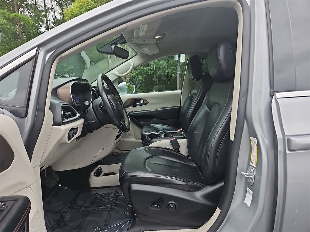 Thumbnail: 2018 Chrysler Pacifica - 13