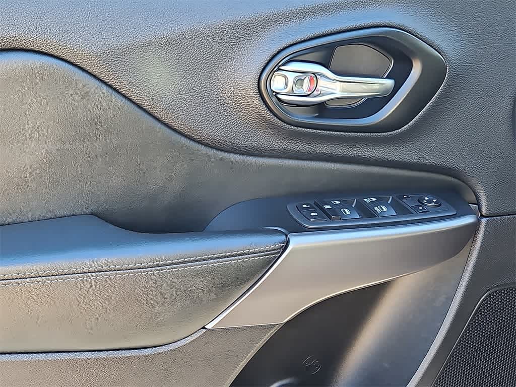 Thumbnail: 2022 Jeep Cherokee - 9