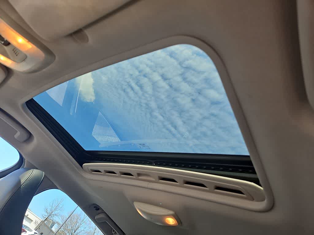 Thumbnail: 2015 Volvo V60 - 13