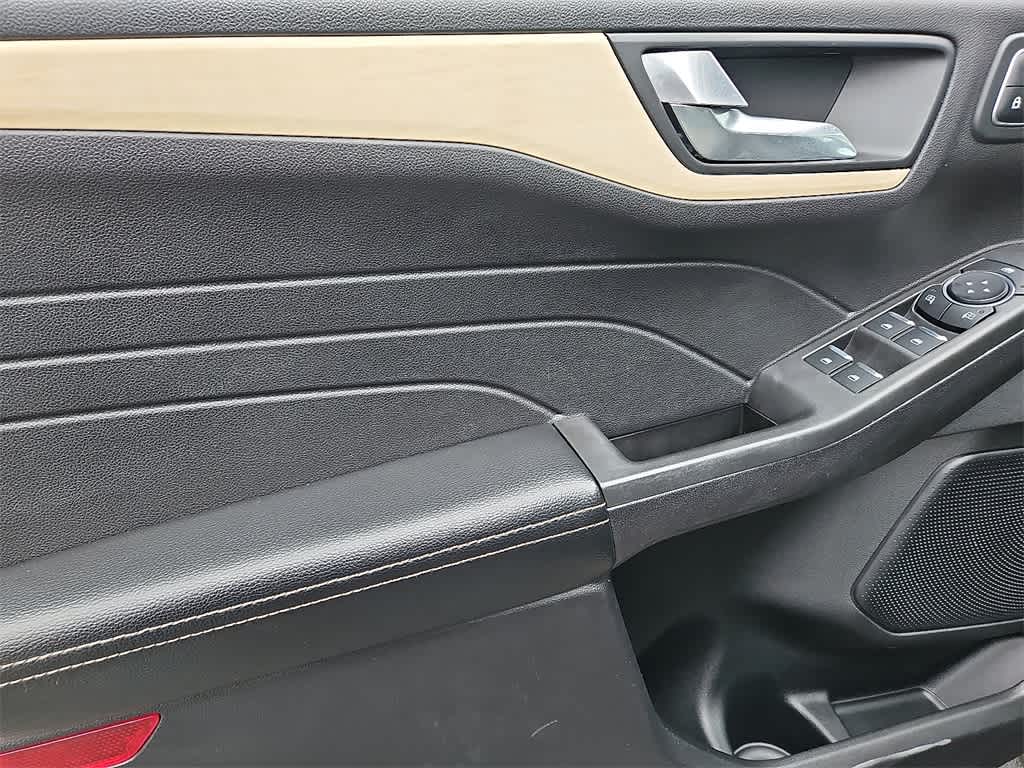 Thumbnail: 2021 Ford Escape - 11