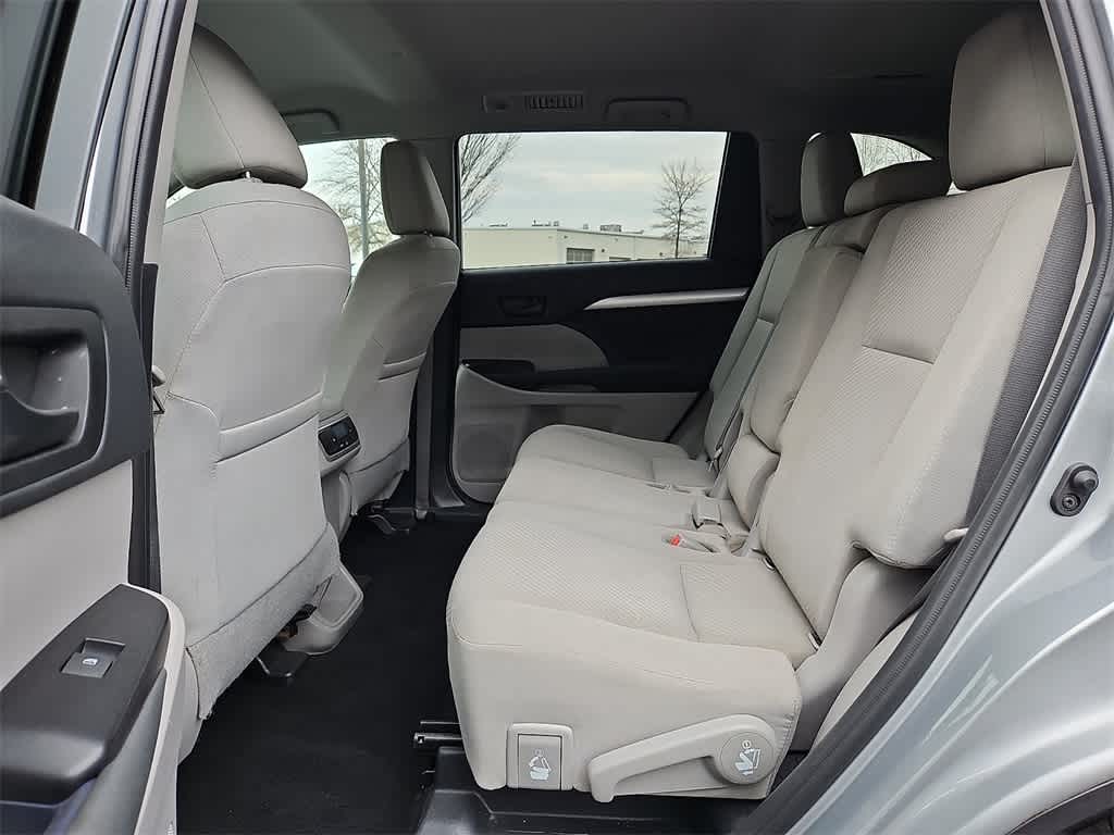 Thumbnail: 2019 Toyota Highlander - 11