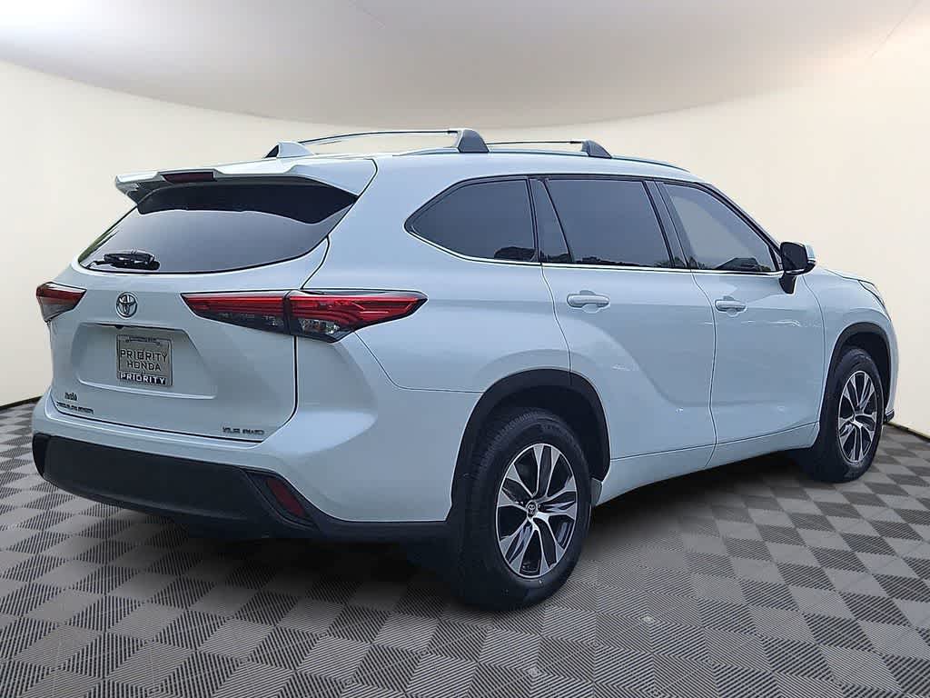 Thumbnail: 2022 Toyota Highlander - 4