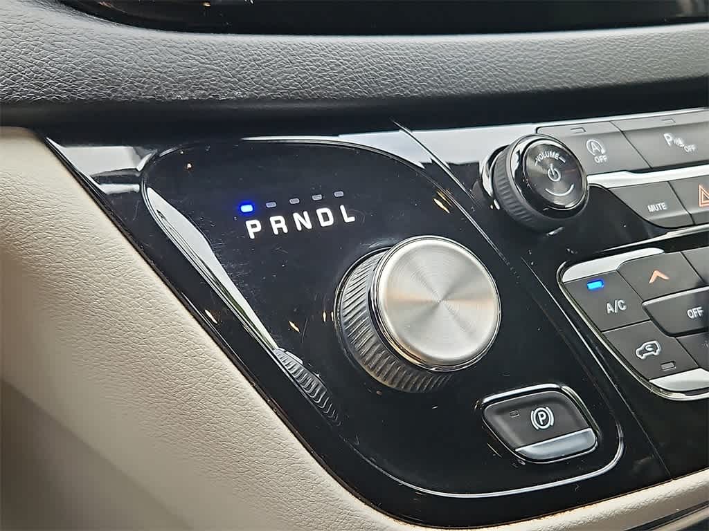 Thumbnail: 2018 Chrysler Pacifica - 14