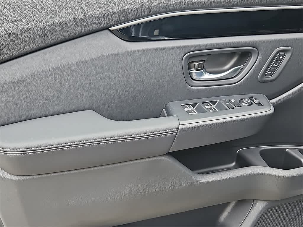 2025 Honda Pilot EX-L 9