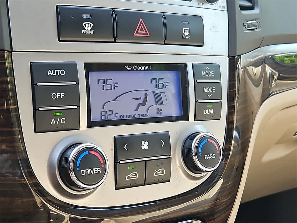 Thumbnail: 2012 Hyundai Santa Fe - 16