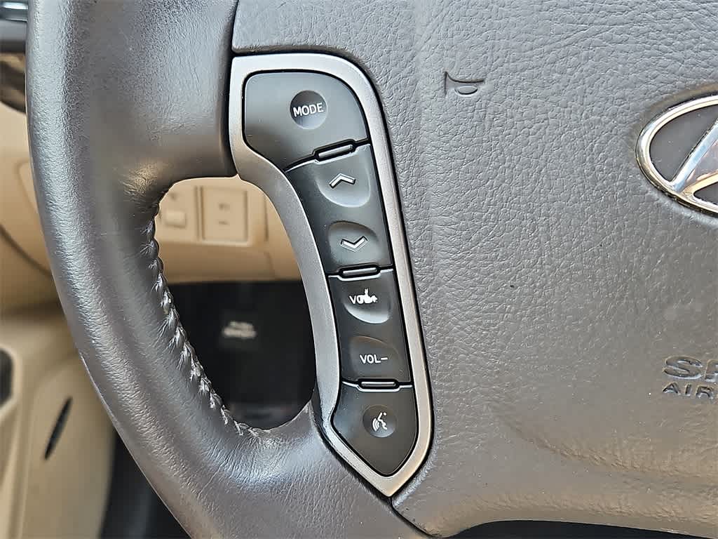 Thumbnail: 2012 Hyundai Santa Fe - 20