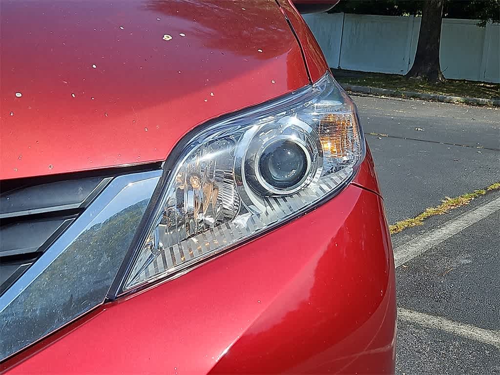 Thumbnail: 2011 Toyota Sienna - 9