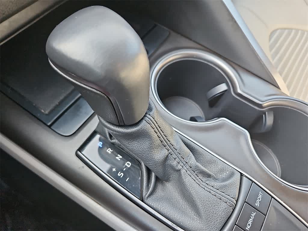 Thumbnail: 2022 Toyota Camry - 13