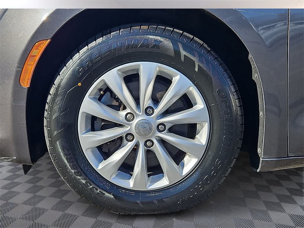 Thumbnail: 2019 Chrysler Pacifica - 7