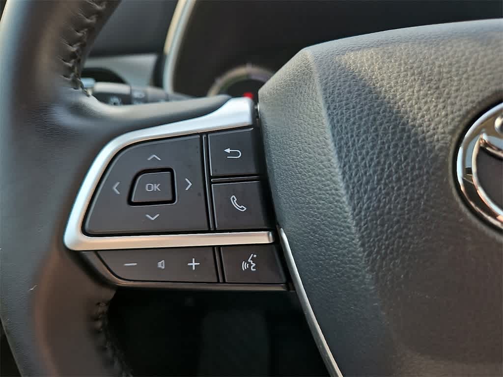 Thumbnail: 2022 Toyota Highlander - 21