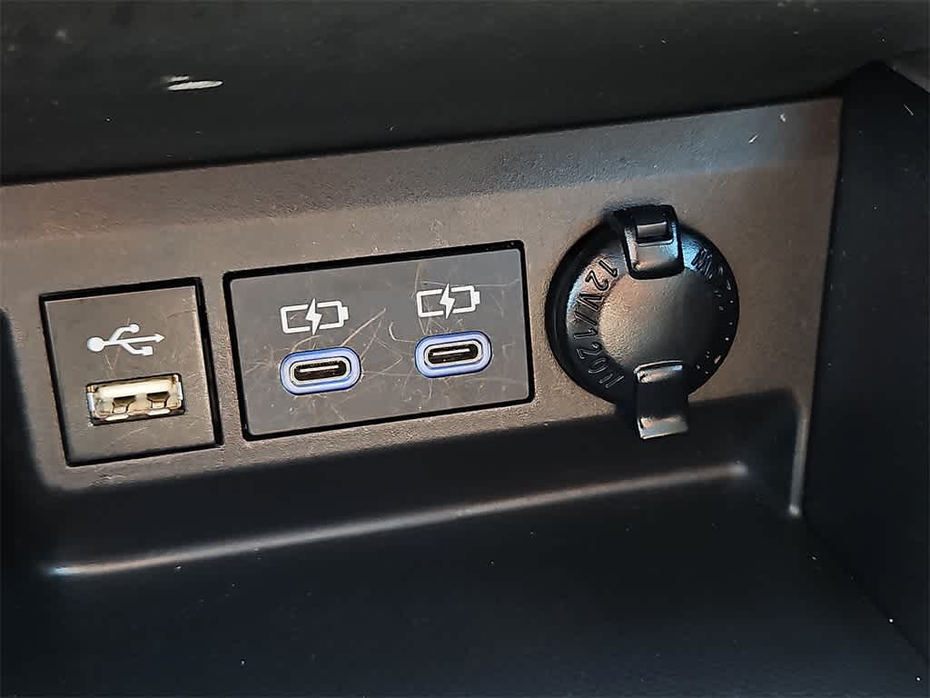 Thumbnail: 2022 Toyota Highlander - 26