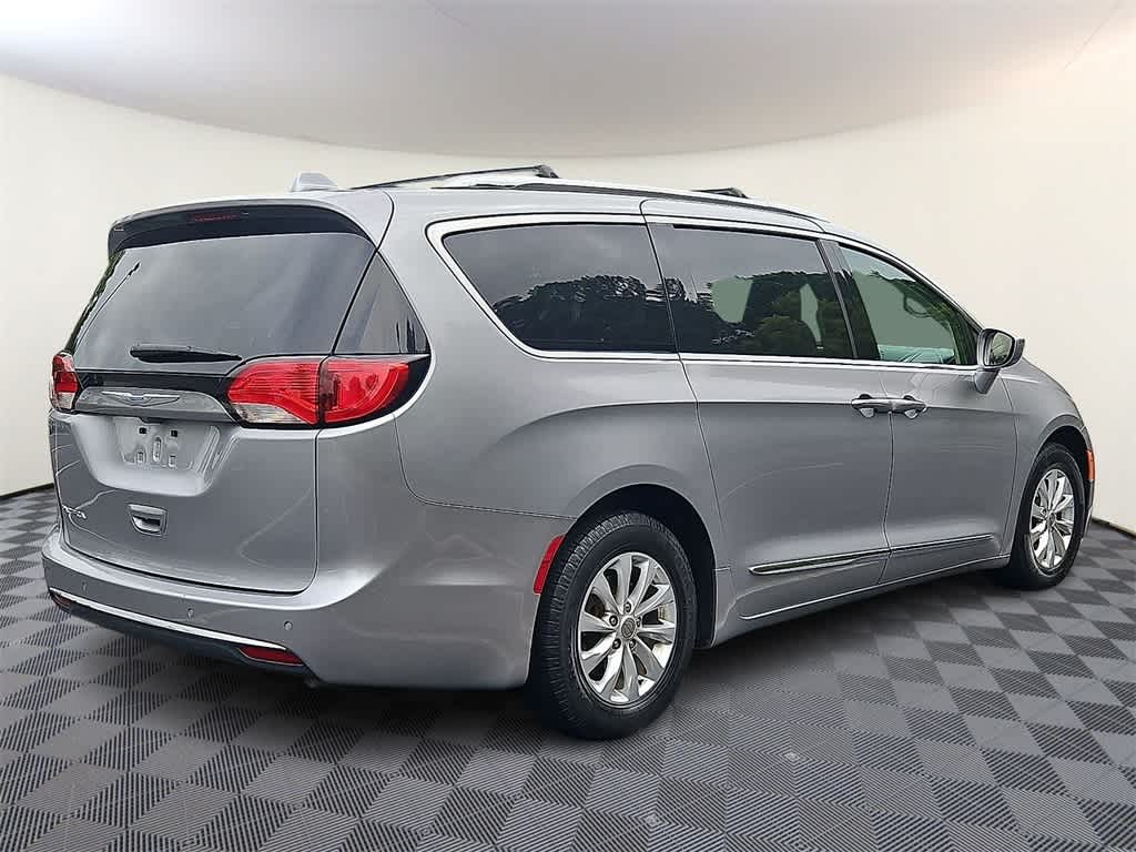Thumbnail: 2018 Chrysler Pacifica - 4