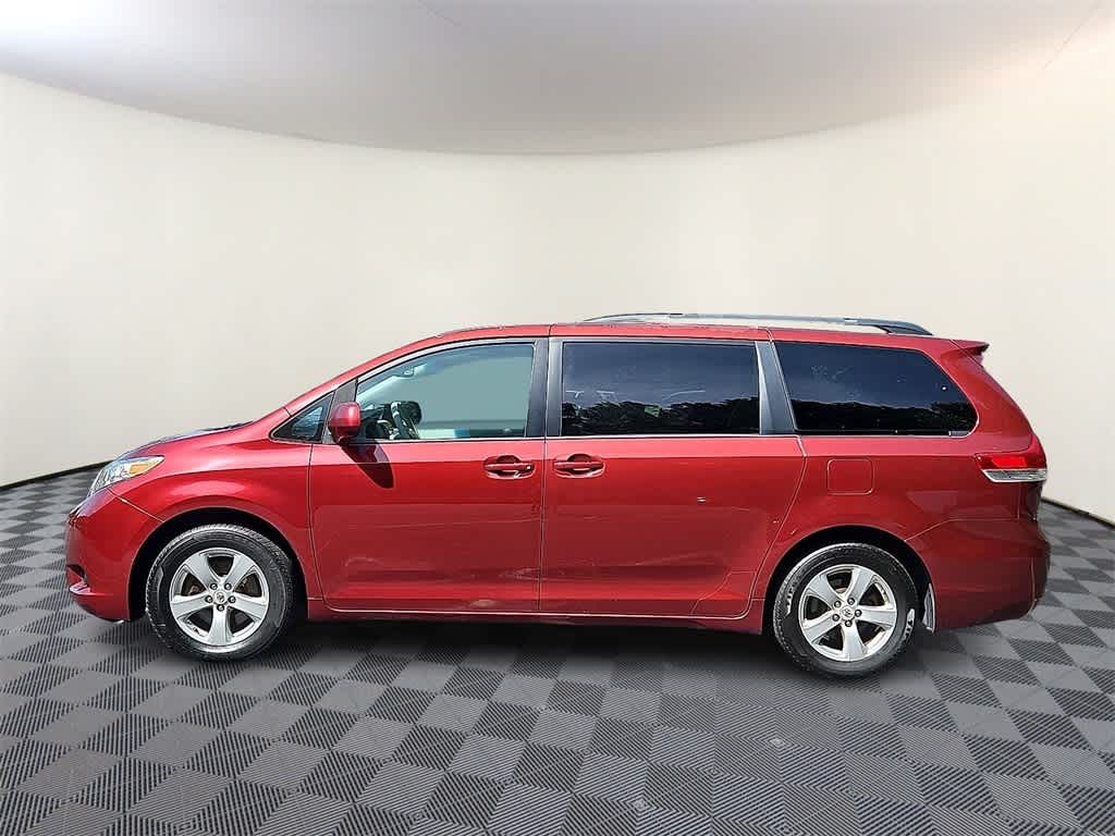 Thumbnail: 2011 Toyota Sienna - 7